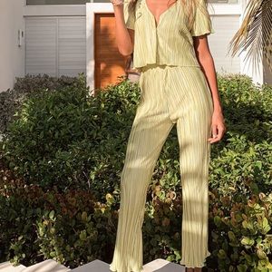 Lulu’s Under the Palms Set